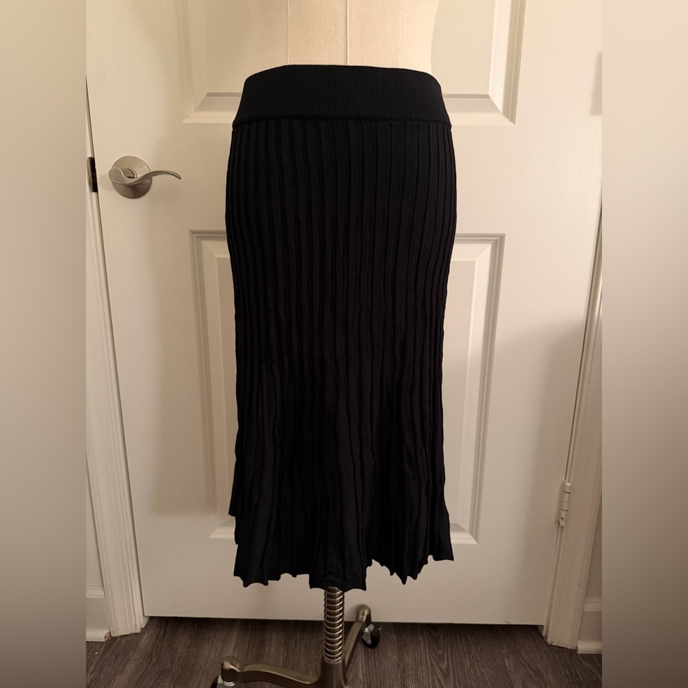 Ann Taylor Elegant Black Pleated Midi Skirt